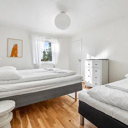 Uptown I & Fjord Views I Free Parking Apartment *