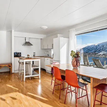 Apartment Uptown I & Fjord Views I Free Parking Tromso
